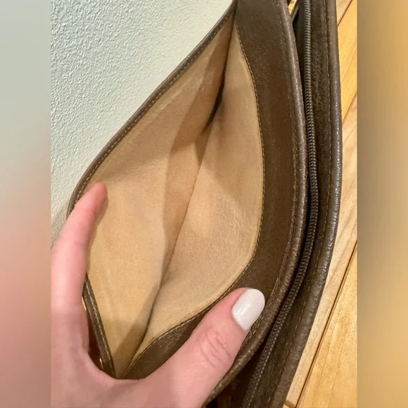 Gucci Vintage GG Supreme Clutch Bag - Picture 9 of 11